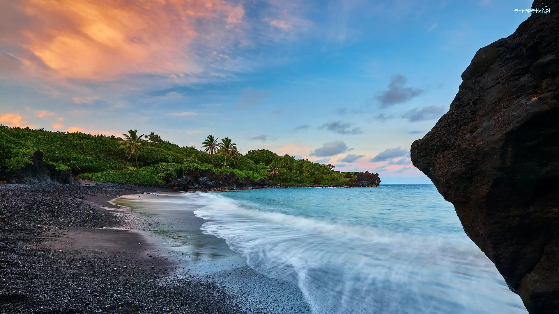 Park stanowy Waianapanapa, Hawaje, Zachód słońca, Palmy, Wyspa Maui, Morze, Skały, Stany Zjednoczone