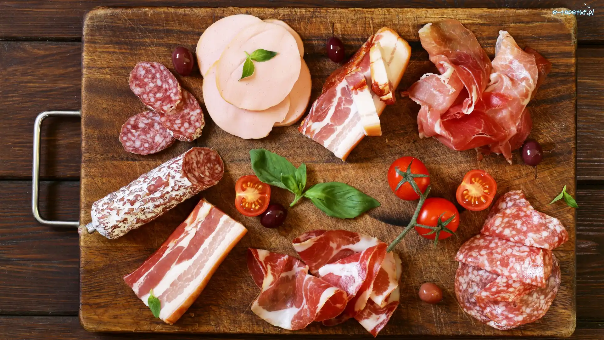 Wędliny, Kiełbasa, Boczek, Deska, Pomidory