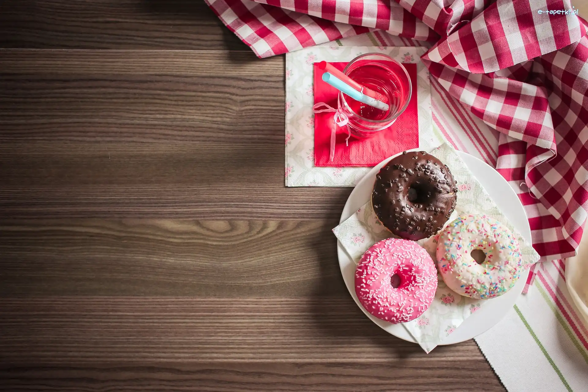 Deski, Donuty, Napój, Pączki, Trzy, Serwetki, Słomki
