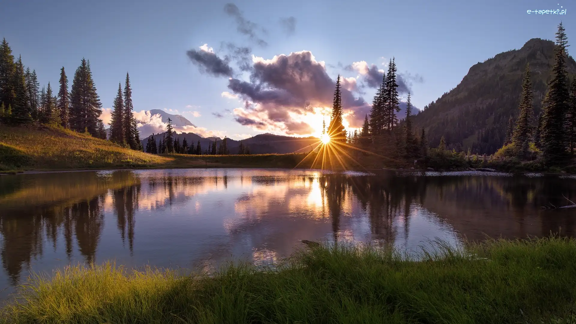 Góry, Stan Waszyngton, Chmury, Promienie słońca, Park Narodowy Mount Rainier, Jezioro Tipsoo, Drzewa, Stany Zjednoczone