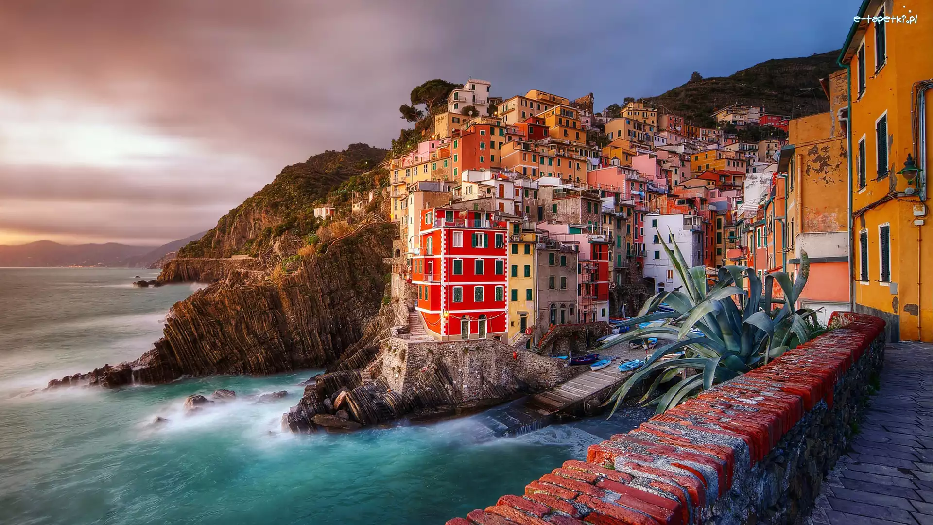 Kolorowe, Prowincja La Spezia, Zatoczka, Cinque Terre, Gmina Riomaggiore, Miejscowość Manarola, Morze Liguryjskie, Włochy, Region Liguria, Domy