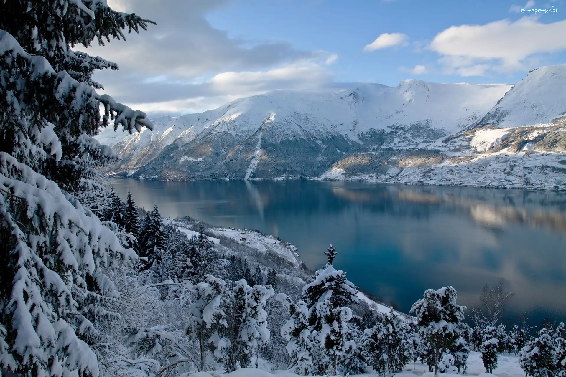 Okręg Hordaland, Fiord Sorfjorden, Region Hardanger, Norwegia