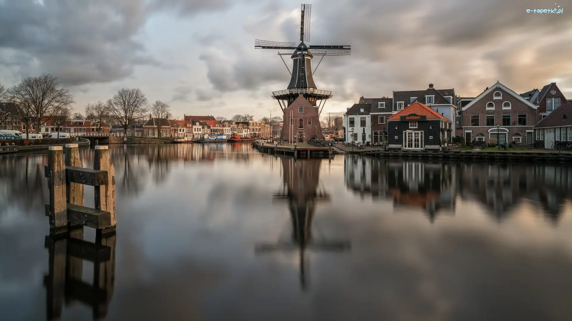 Wiatrak De Adriaan, Miasto Haarlem, Rzeka Spaarne, Domy, Holandia