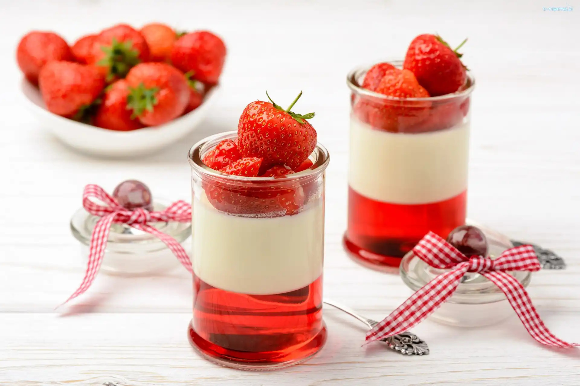 Panna cotta, Truskawki, Szklanki, Deser