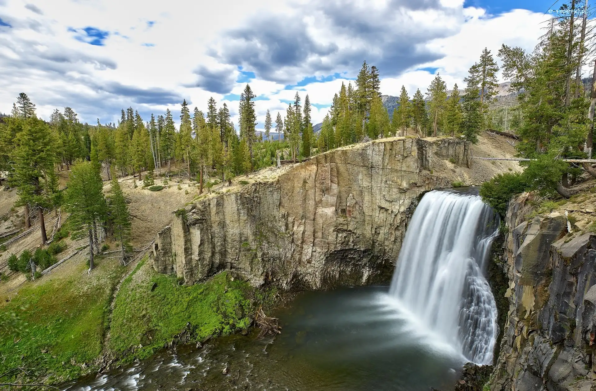 Stan Kalifornia, Świerki, Devils Postpile National Monument, Stany Zjednoczone, Skały, Wodospad Rainbow Falls