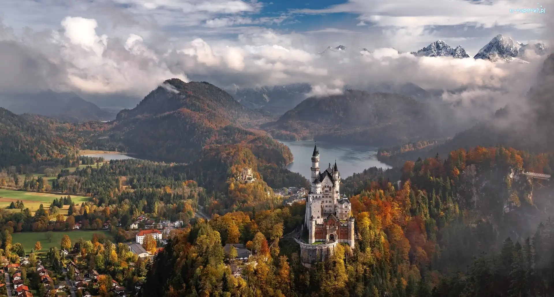 Niemcy, Gmina Schwangau, Domy, Mgła, Bawaria, Góry Alpy, Drzewa, Zamek Neuschwanstein