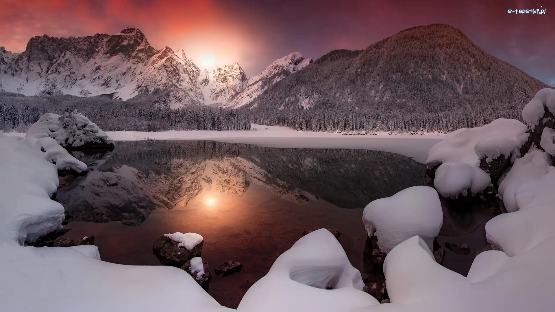 Góry Alpy Julijskie, Miejscowość Tarvisio, Włochy, Zima, Prowincja Udine, Jezioro Lacs de Fusine