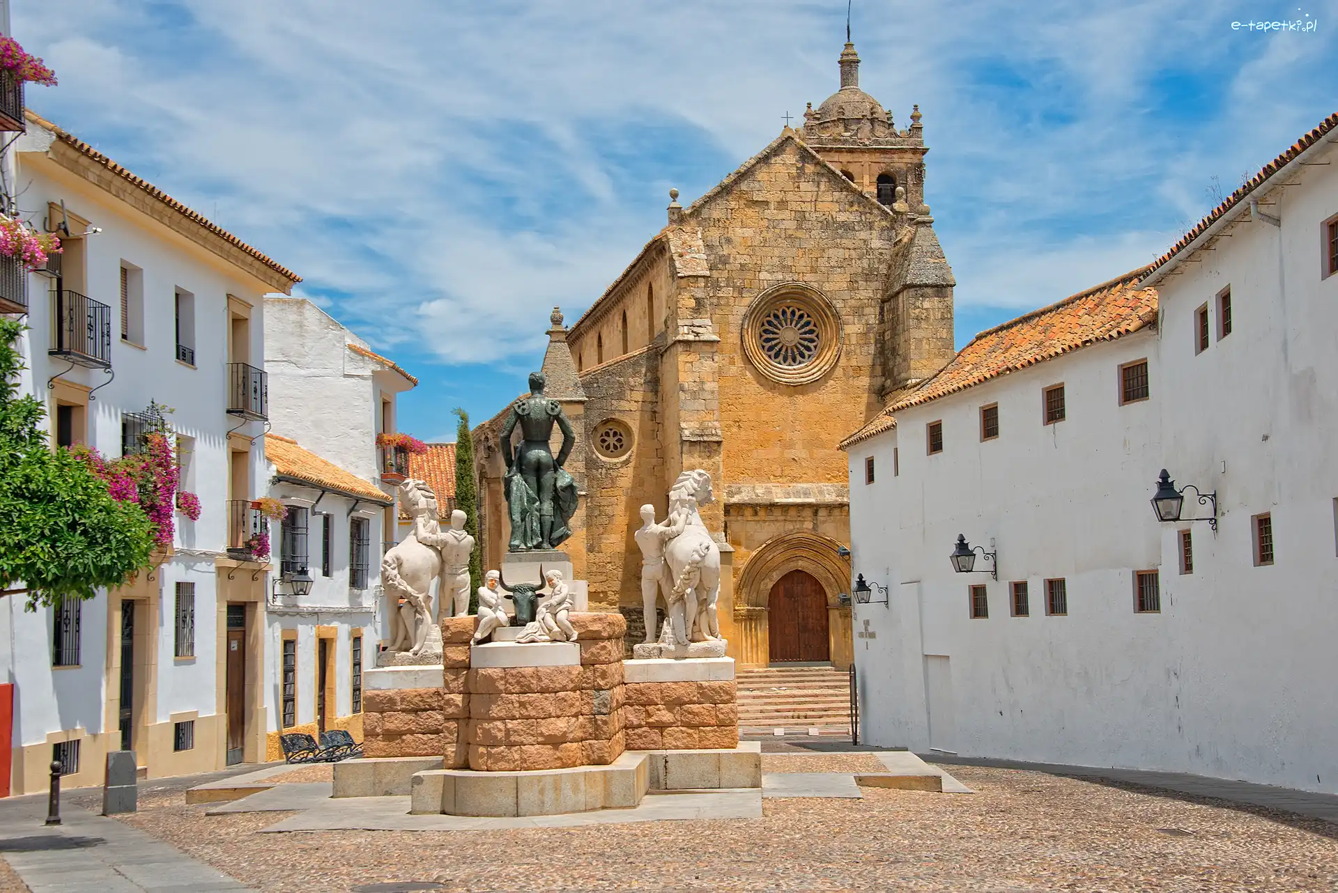 Domy, Kordoba, Kościół Santa Marina, Andaluzja, Hiszpania, Posągi, Plac