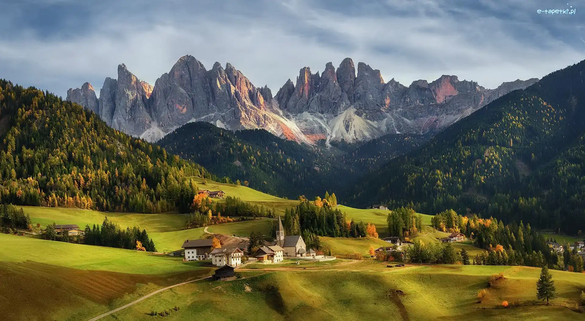 Lasy, Dolomity, Wieś Santa Maddalena, Dolina Val di Funes, Włochy, Kościół, Domy, Góry, Drzewa