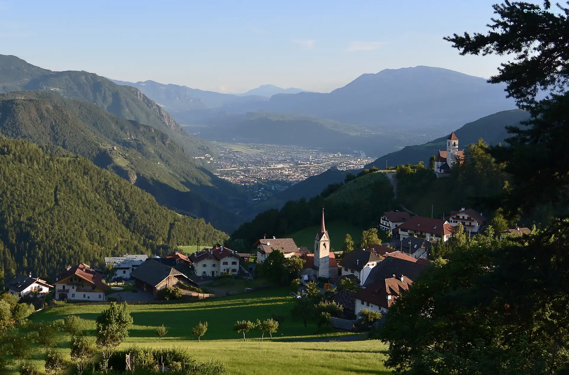 Południowy Tyrol, Gmina Bolzano, Drzewa, Kościół, Rejon Trydent-Górna Adyga, Góry Alpy, Domy, Włochy