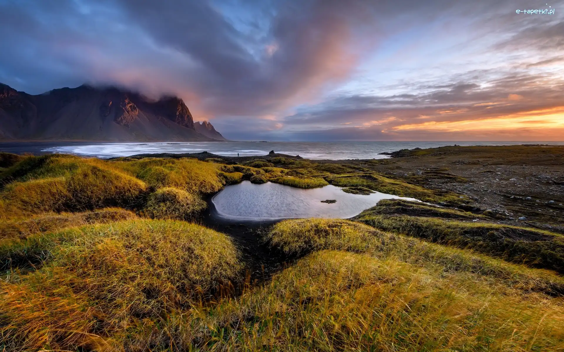 Plaża, Wybrzeże, Przylądek Stokksnes, Hrabstwo Austur-Skaftafellssysla, Islandia, Żwirowa, Góry Vestrahorn