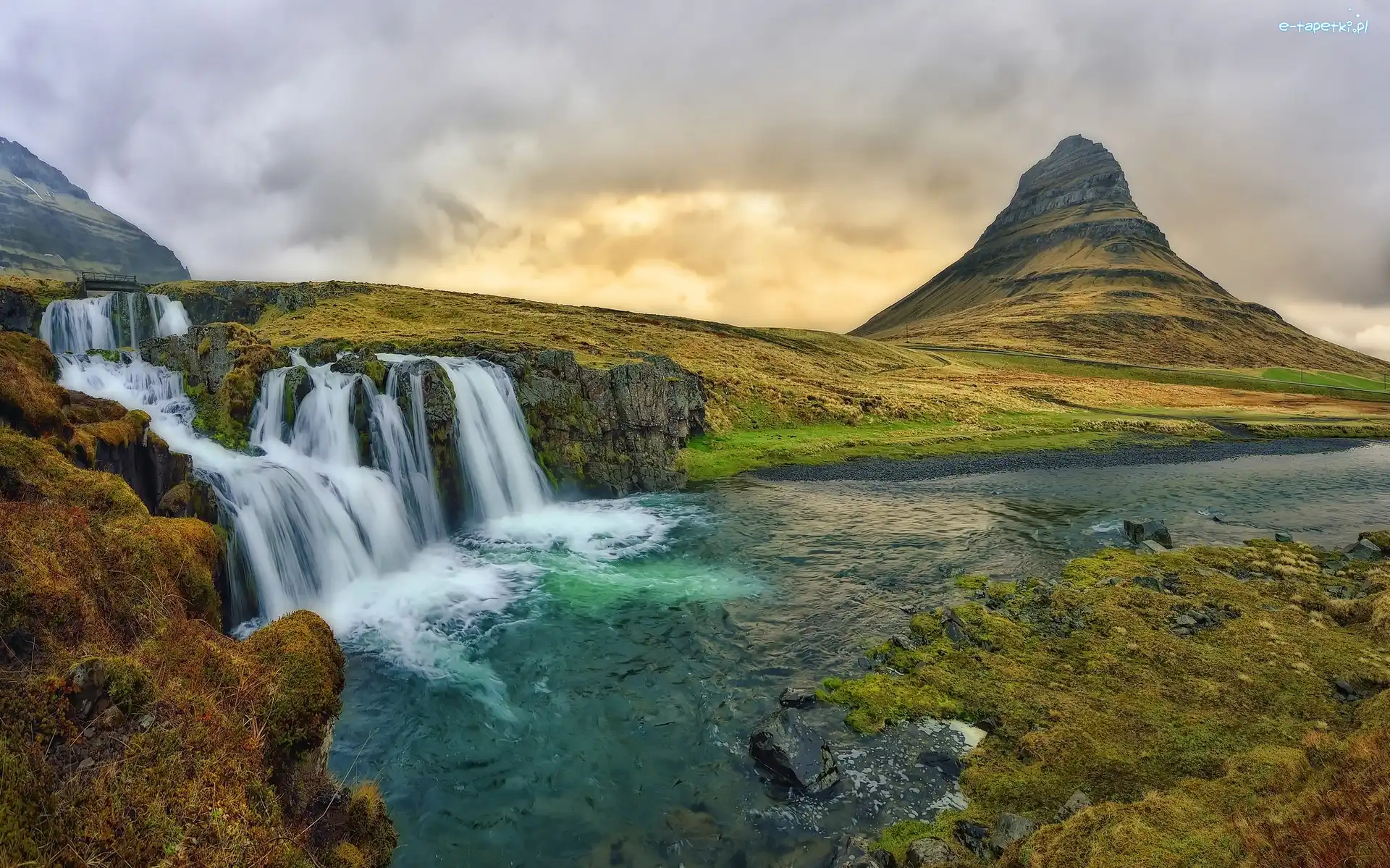 Półwysep Snæfellsnes, Wodospad Kirkjufellsfoss, Góra Kirkjufell, Islandia
