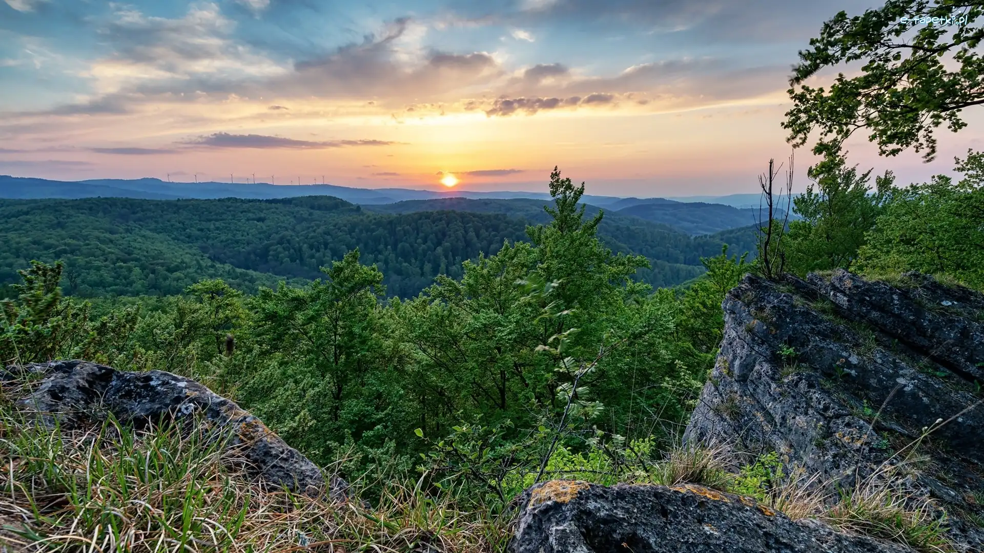 Wschód słońca, Las, Skały, Chmury, Wzgórza, Zalesione
