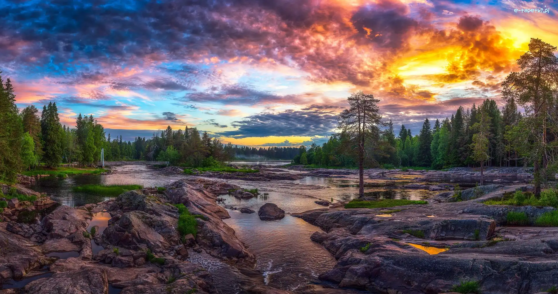 Chmury, Wschód słońca, Kiiminki, Teren Koiteli, Rzeka Kiiminkijoki, Kamienie, Drzewa, Finlandia, Las