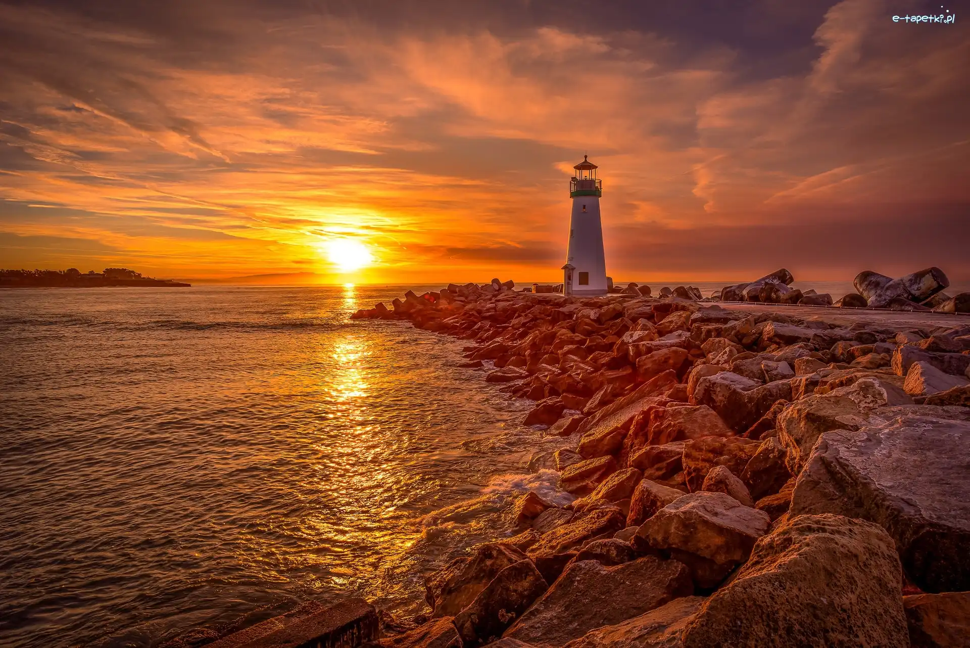 Stan Kalifornia, Latarnia morska Walton Lighthouse, Chmury, Wschód słońca, Santa Cruz, Stany Zjednoczone, Kamienie, Morze