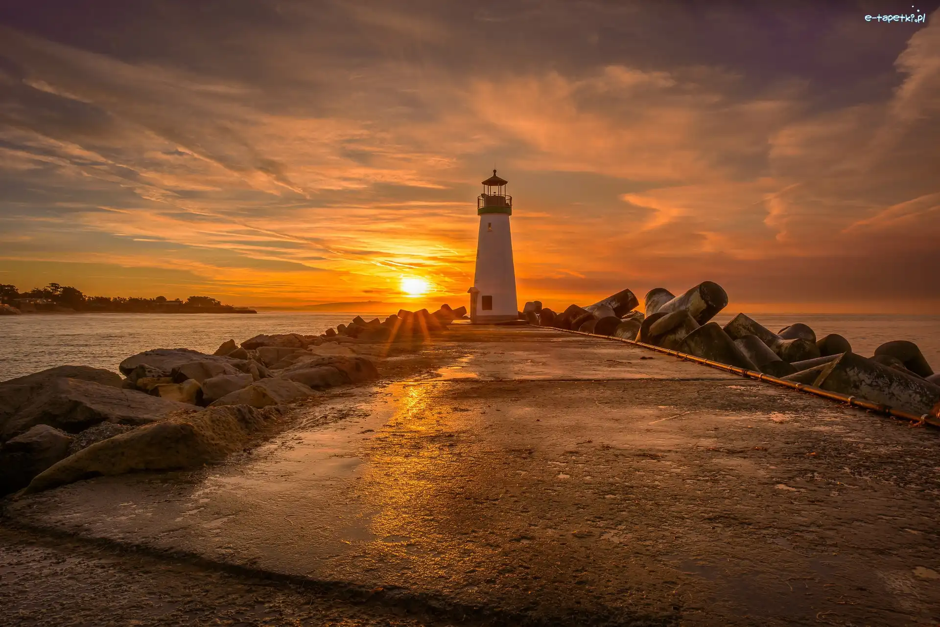 Stan Kalifornia, Latarnia morska Walton Lighthouse, Chmury, Wschód słońca, Santa Cruz, Stany Zjednoczone, Kamienie, Morze