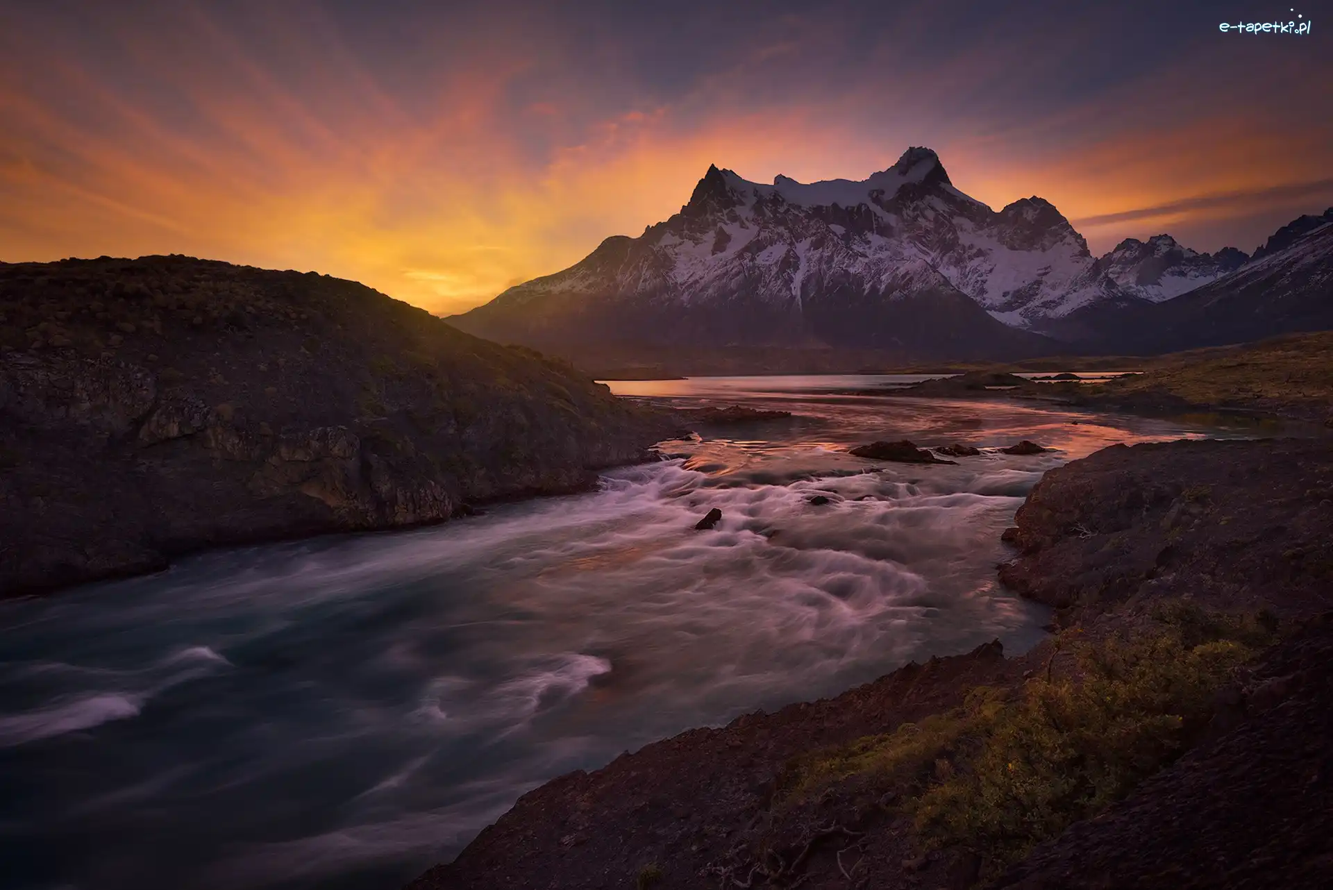 Ośnieżone, Patagonia, Park Narodowy Torres del Paine, Zachód słońca, Góry Torres del Paine, Szczyty, Rzeka Paine River, Chile