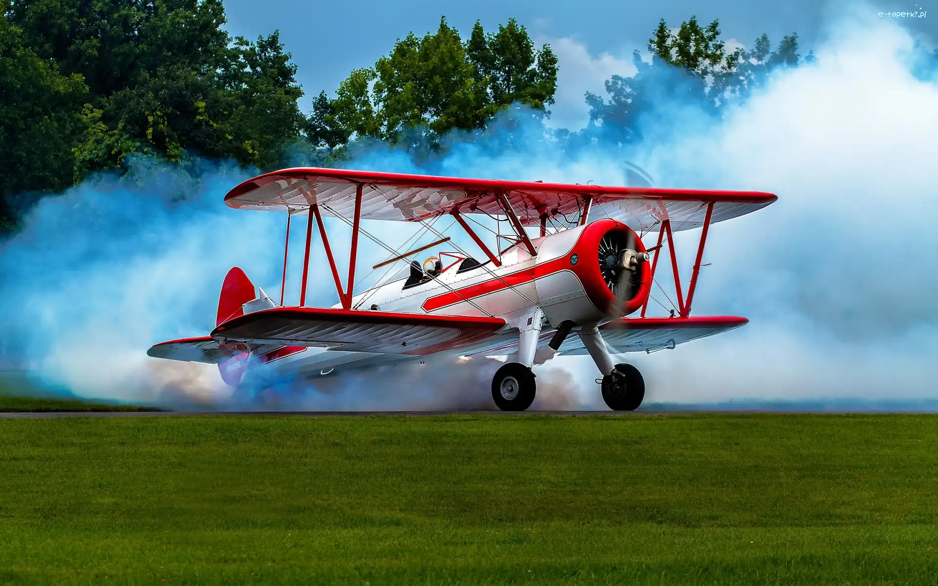Samolot, Start, Stearman PT-17 Kaydet, Drzewa, Dym