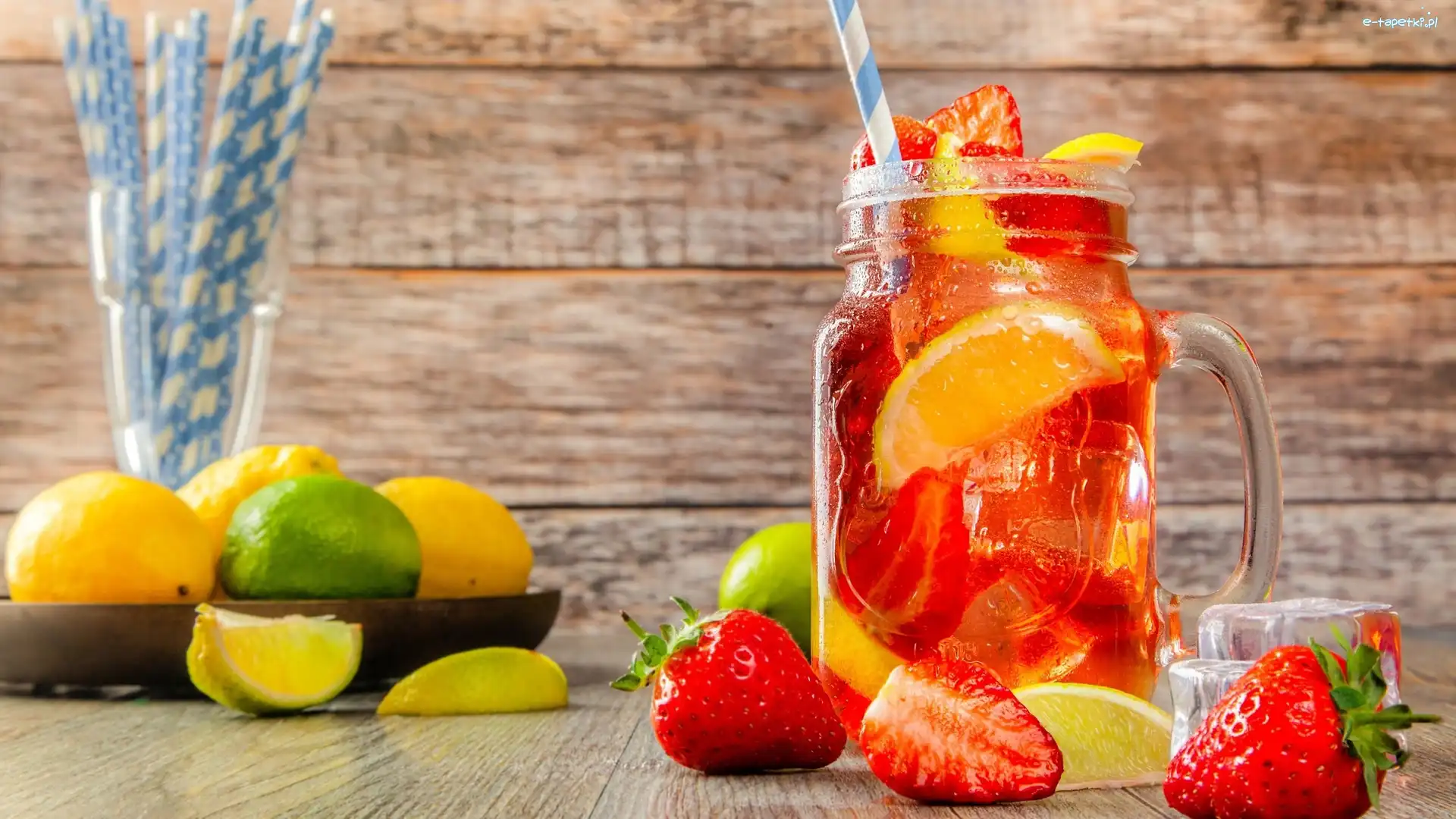 Cytryny, Limonki, Lemoniada, Woda, Napój, Słomki, Słoik, Truskawki, Lód
