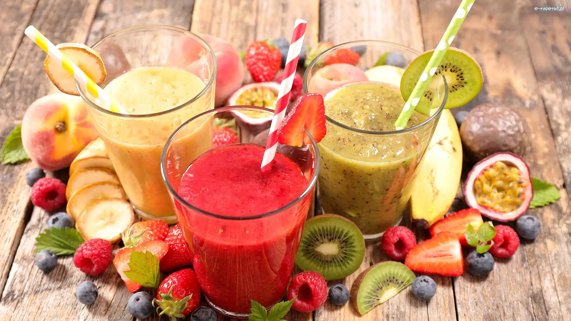 Jagody, Owoce, Kiwi, Szklanki, Koktajle, Maliny, Truskawki