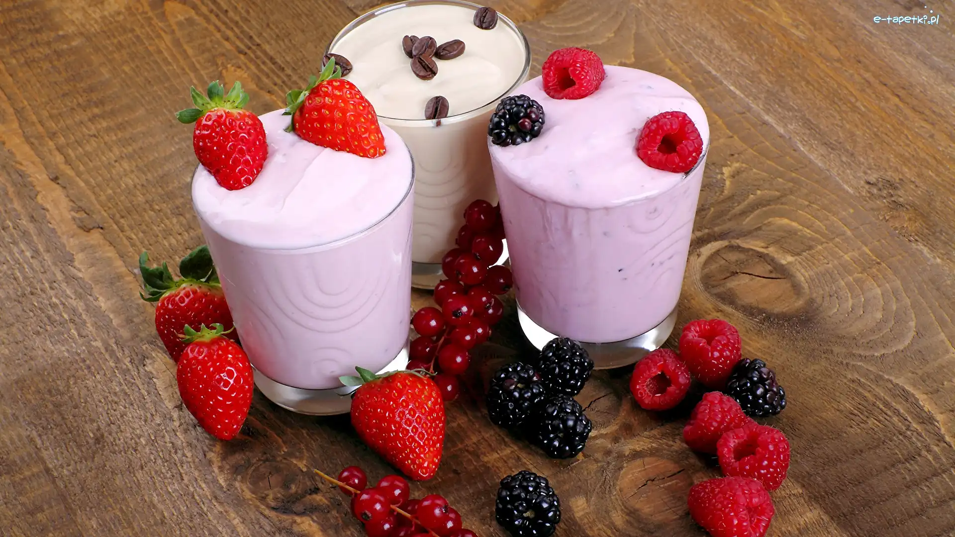 Maliny, Owoce, Owoce, Szklanki, Truskawki, Porzeczki, Jeżyny, Jogurt