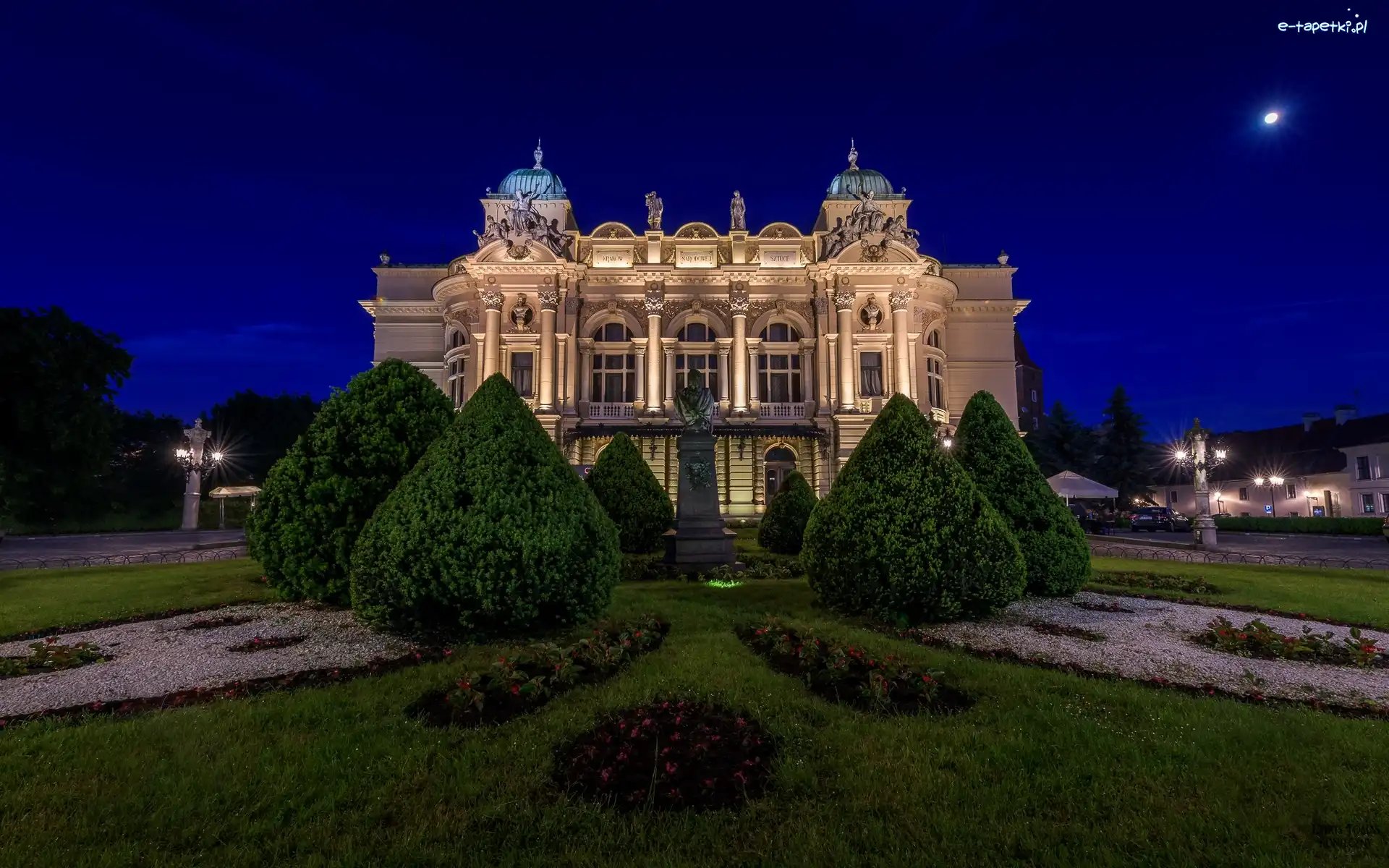 Teatr im. Juliusza Słowackiego, Polska, Kraków, Krzewy, Noc