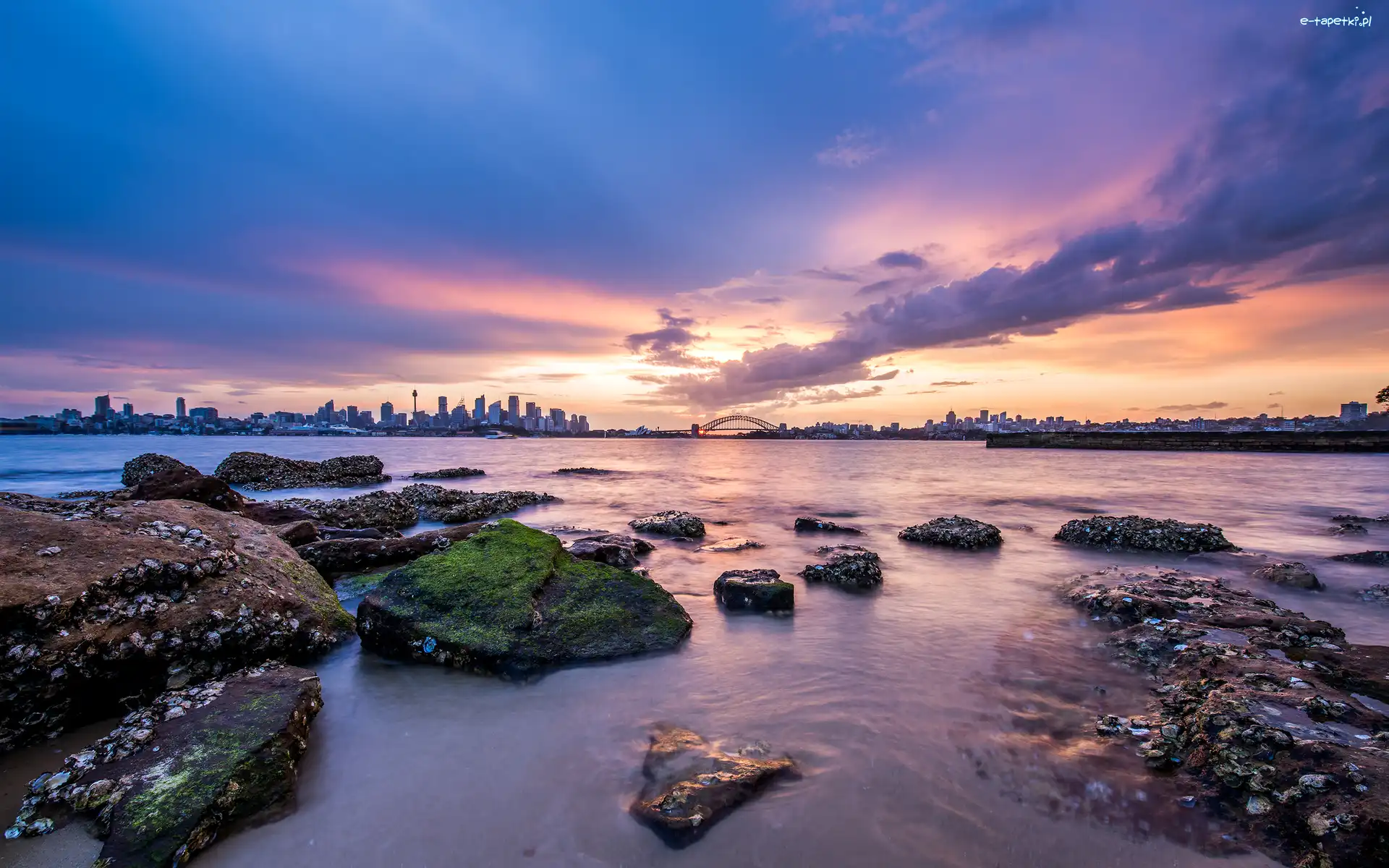 Most, Sydney, Chmury, Wieżowce, Zatoka Port Jackson, Morze, Kamienie, Australia, Zatoka Sydney Harbour, Wschód słońca
