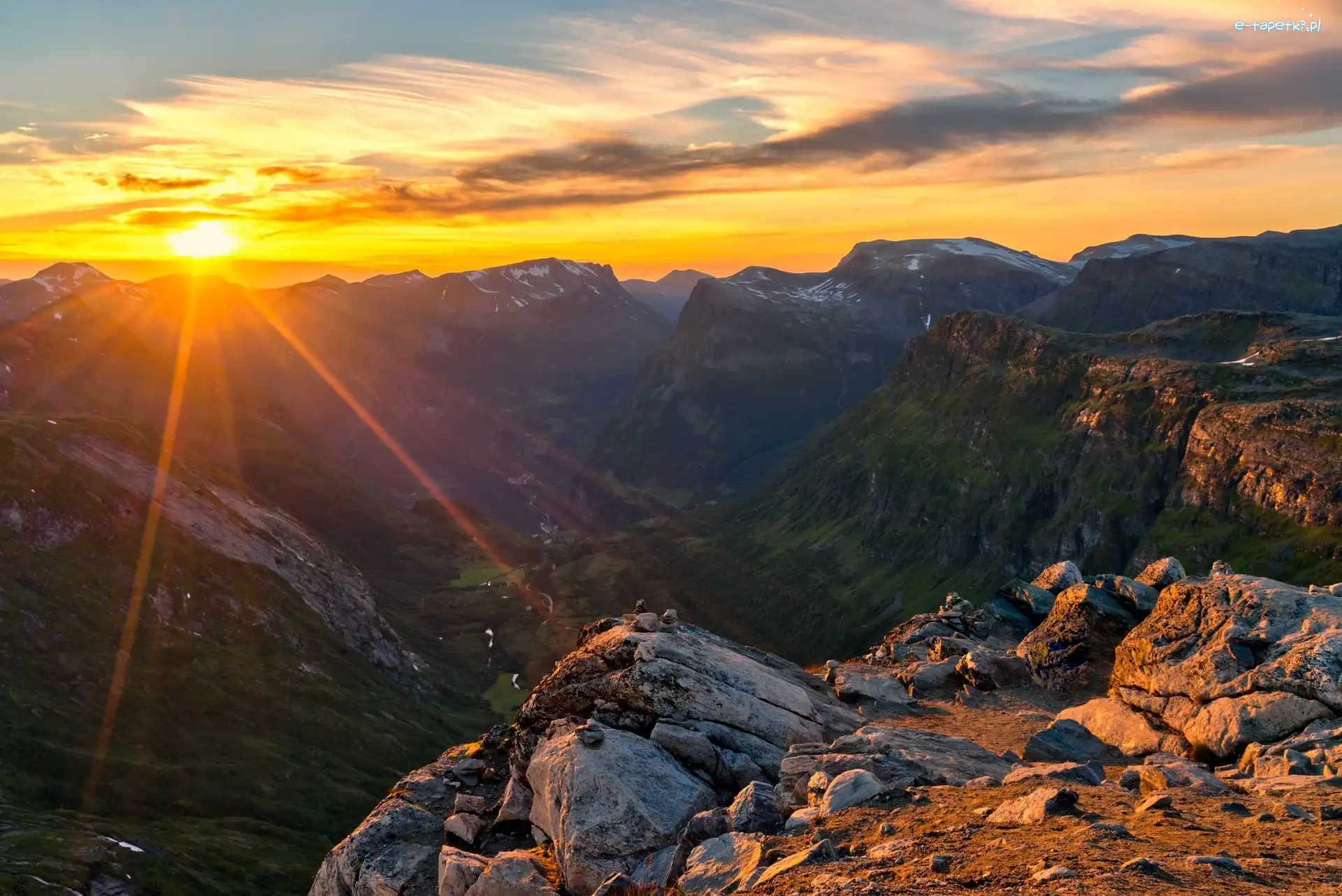 Norwegia, Region More og Romsdal, Szczyt Dalsnibba, Promienie słońca, Góry