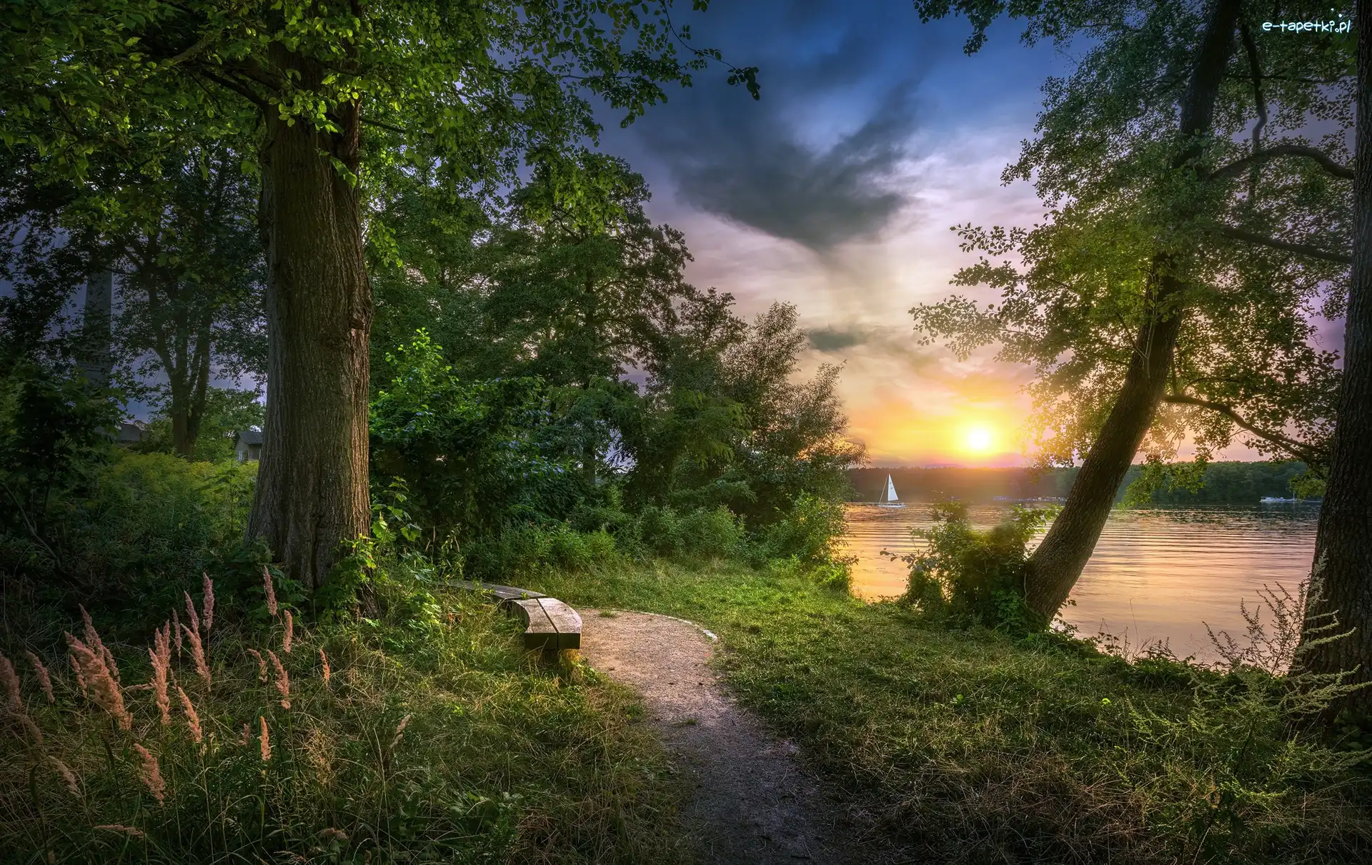 Ławka, Jezioro, Żaglówka, Chmury, Drzewa, Ścieżka, Wschód słońca, Park