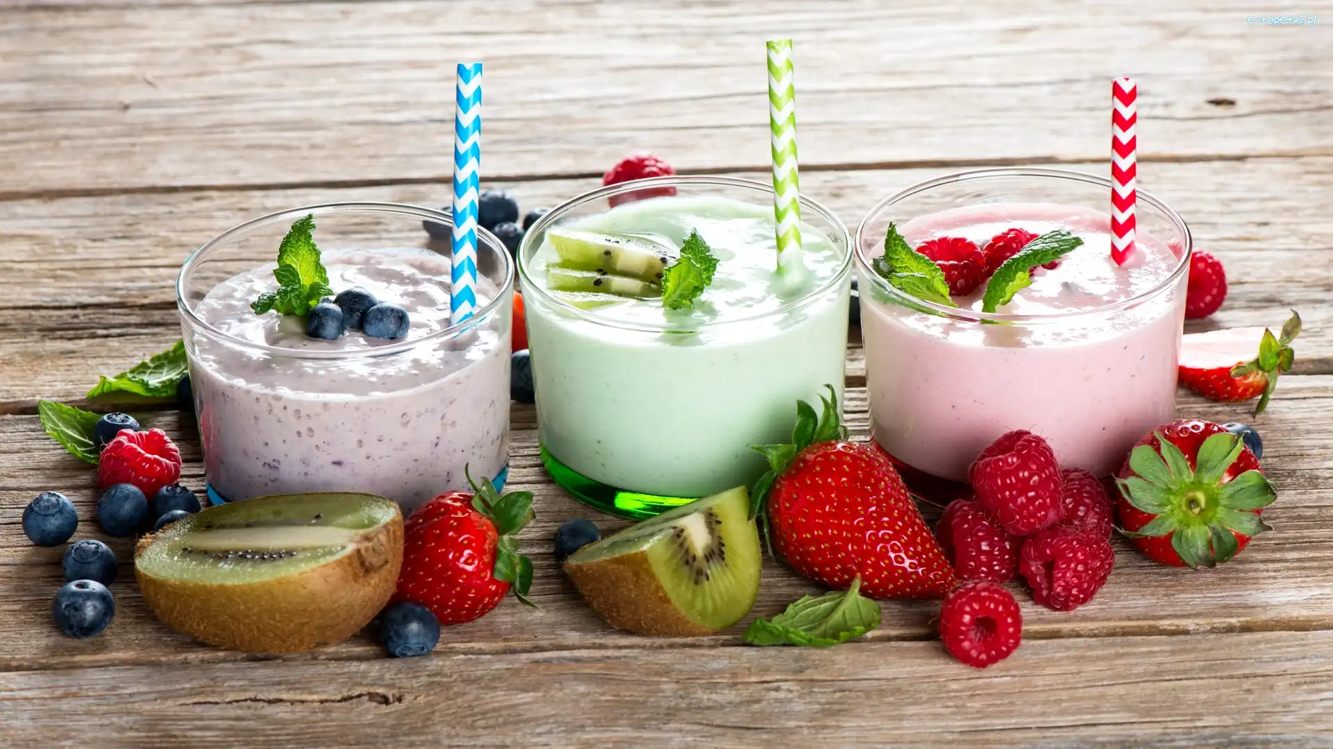 Jagody, Truskawki, Maliny, Słomki, Kiwi, Koktajle