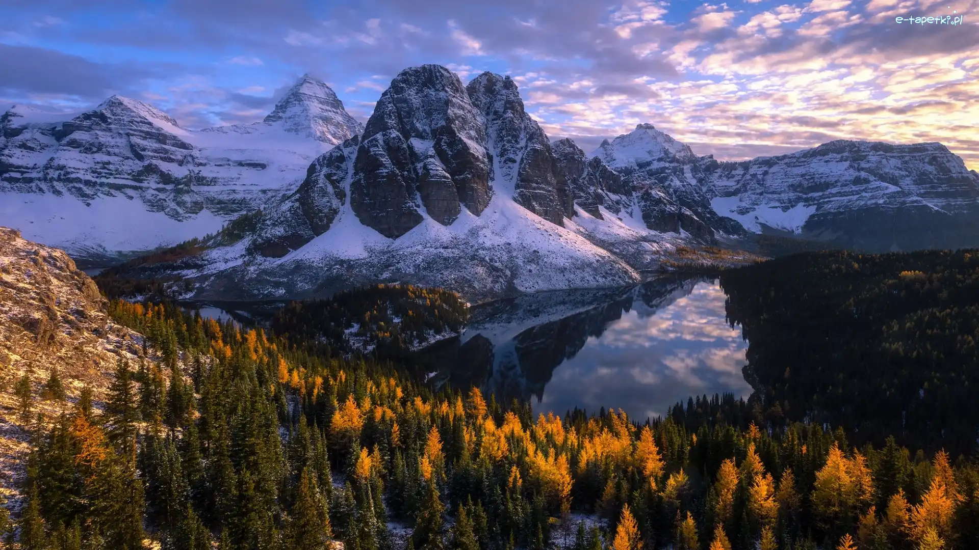 Góra Mount Assiniboine, Ośnieżone, Kanada, Kolumbia Brytyjska, Góry, Jezioro Sunburst Lake, Drzewa, Park Prowincjonalny Mount Assiniboine