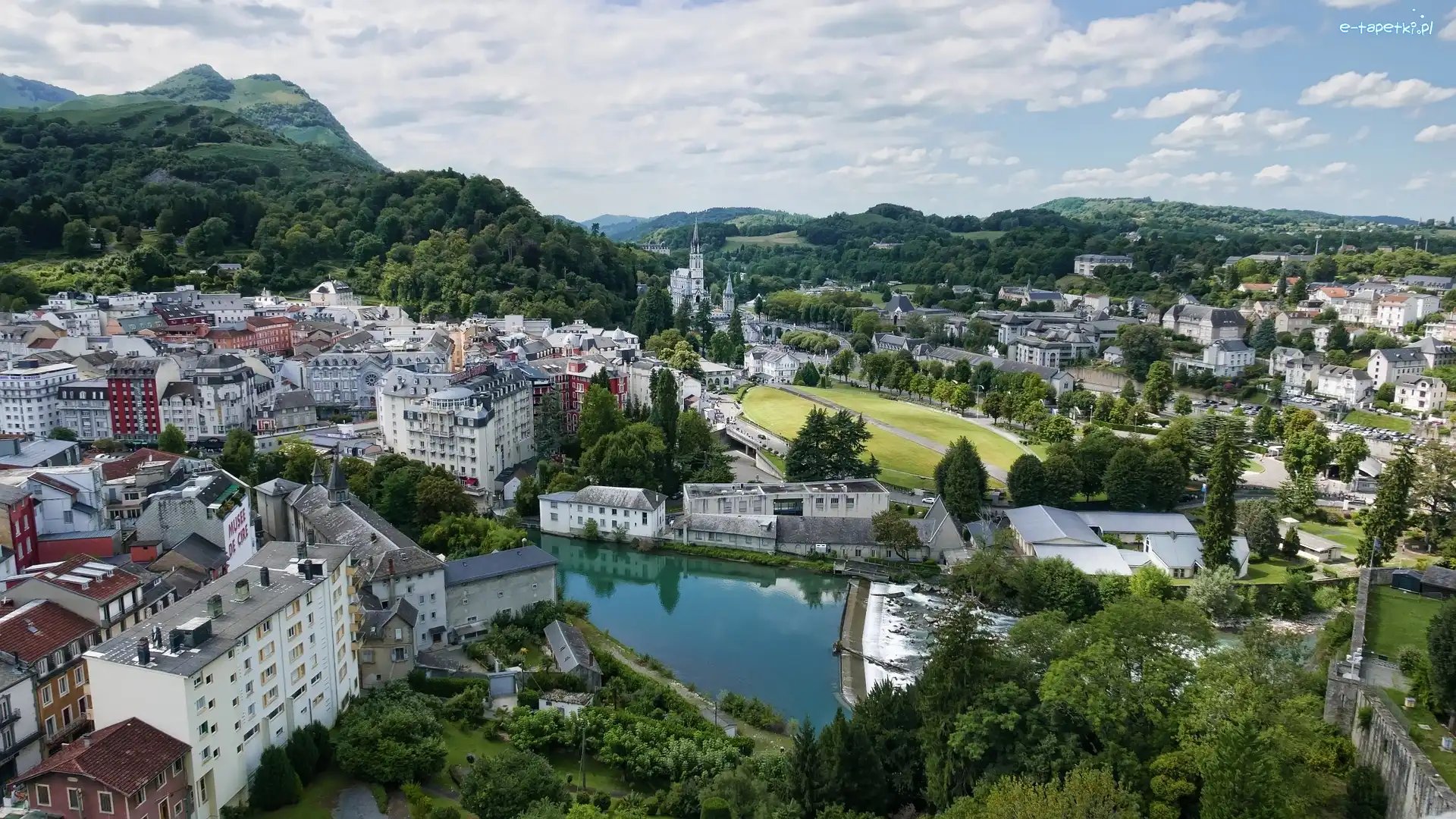 Sanktuarium Matki Bożej, Lourdes, Francja, Oksytania, Rzeka Gave de Pau, Góry, Pireneje, Miasto