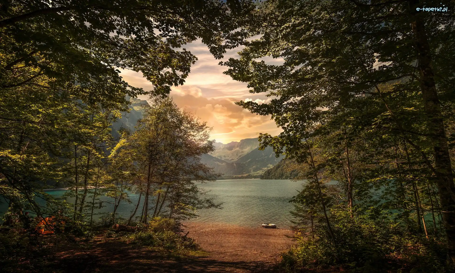Jezioro Klontalersee, Kanton Glarus, Ponton, Drzewa, Góry Alpy, Wschód słońca, Las, Szwajcaria