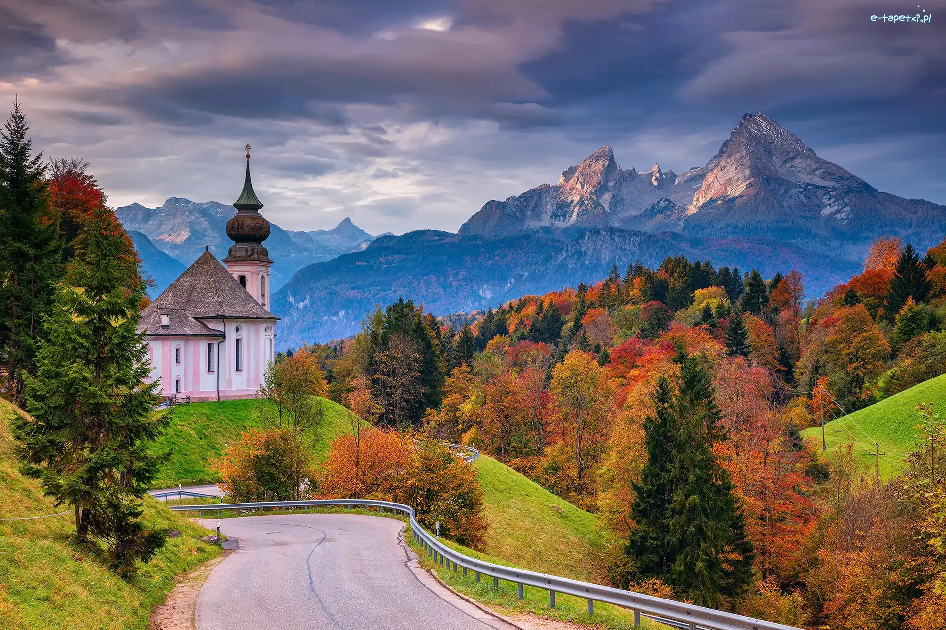 Berchtesgaden, Sanktuarium Maria Gern, Niemcy, Alpy Salzburskie, Drzewa, Droga, Góry, Kościół, Jesień, Bawaria