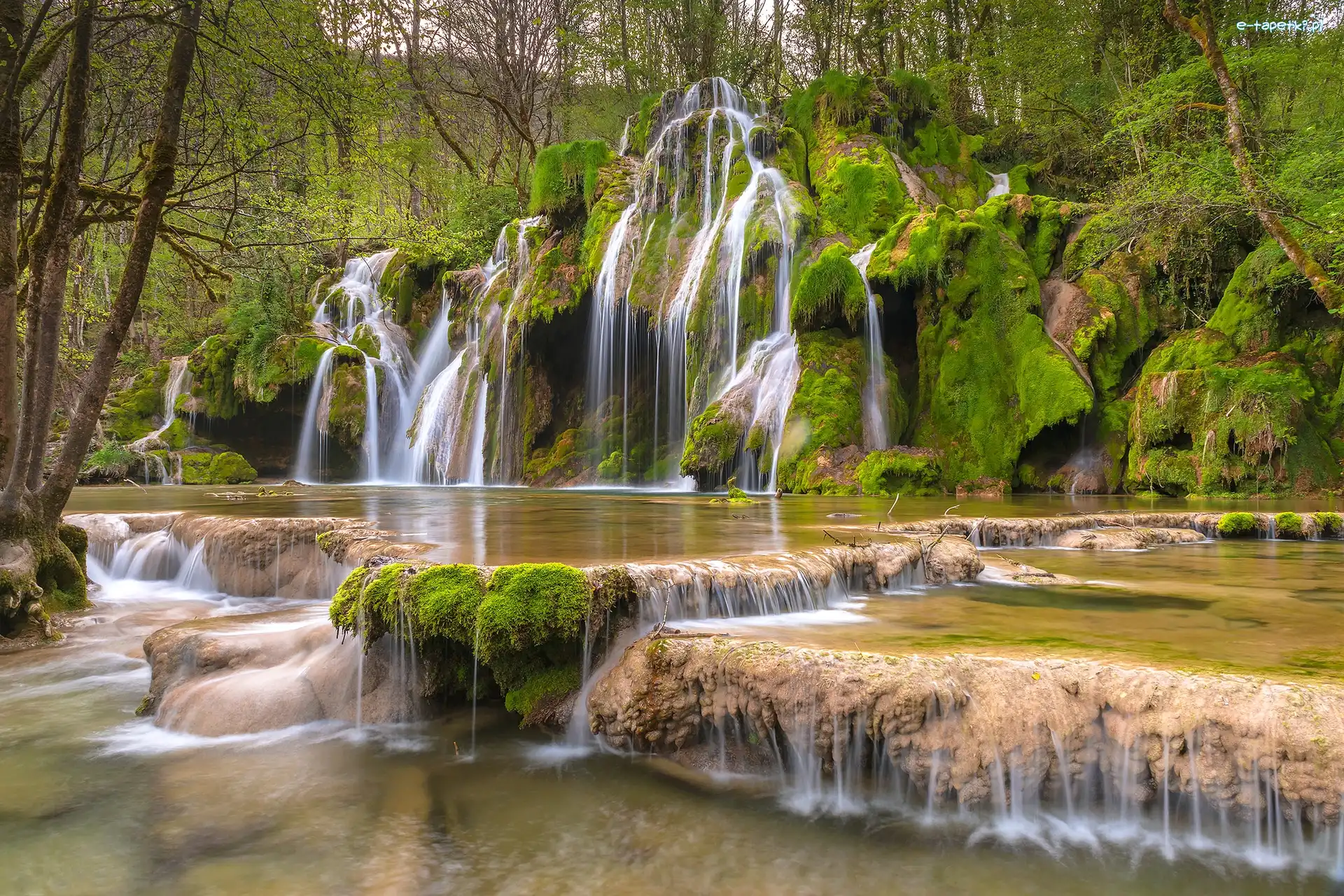 Wodospad, Miejscowość Baume Les Messieurs, Kaskada Cascades de tufs, Francja, Departament Jura