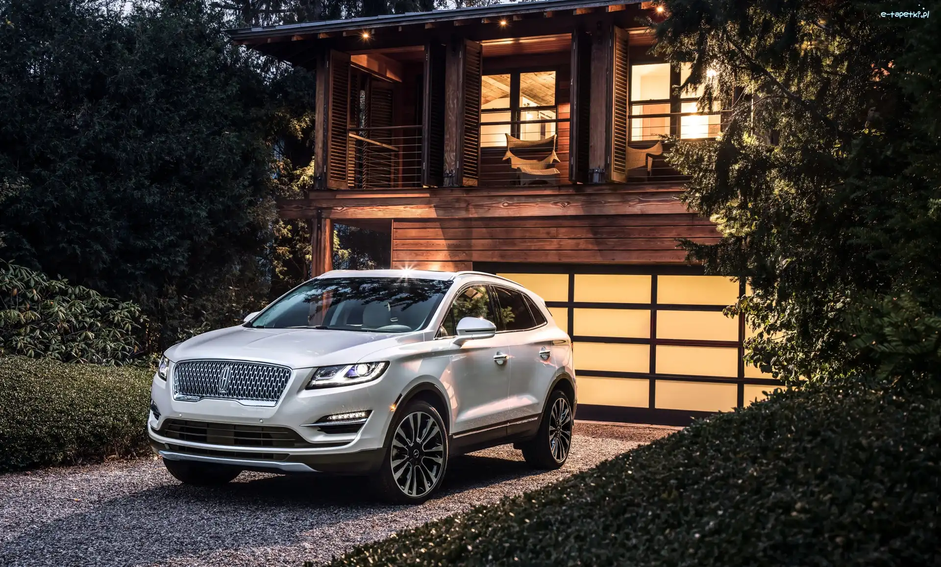 Dom, Przód, Lincoln MKC