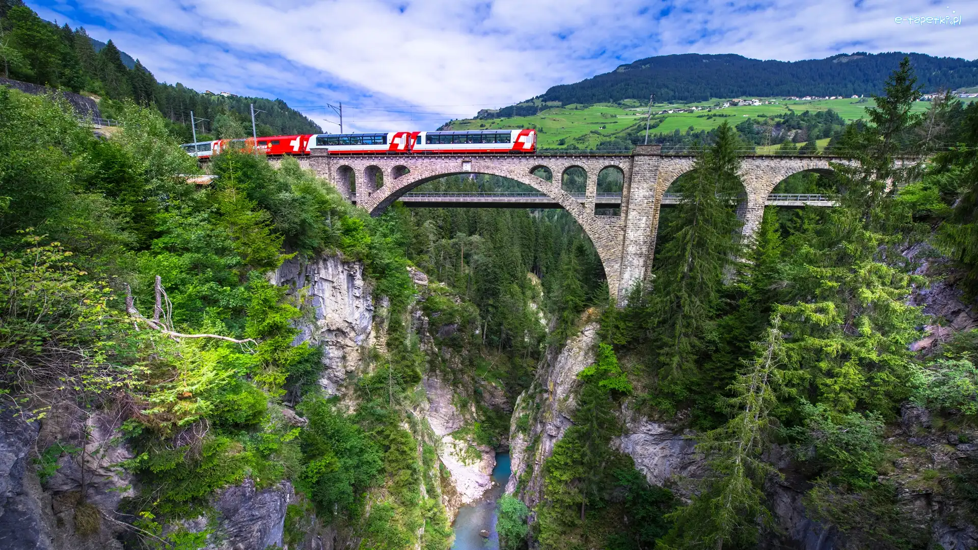 Pociąg, Kamienny, Wąwóz Schinschlucht, Most, Szwajcaria, Rzeka, Skały, Kanton Gryzonia, Drzewa, Łukowy, Solisbrucke