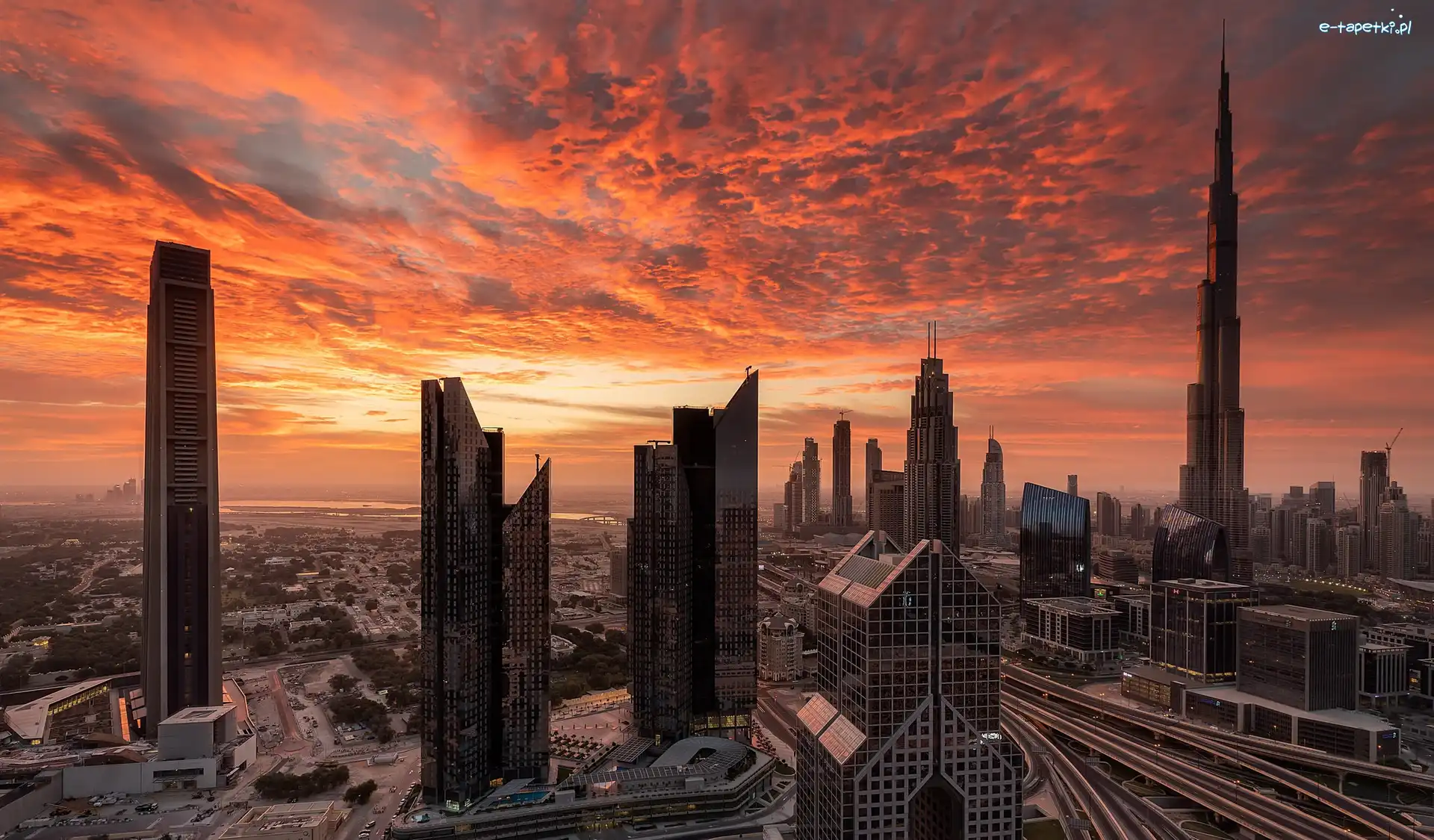 Chmury, Drapacze chmur, Wieżowce, Dubaj, Zjednoczone Emiraty Arabskie, Niebo, Zachód słońca