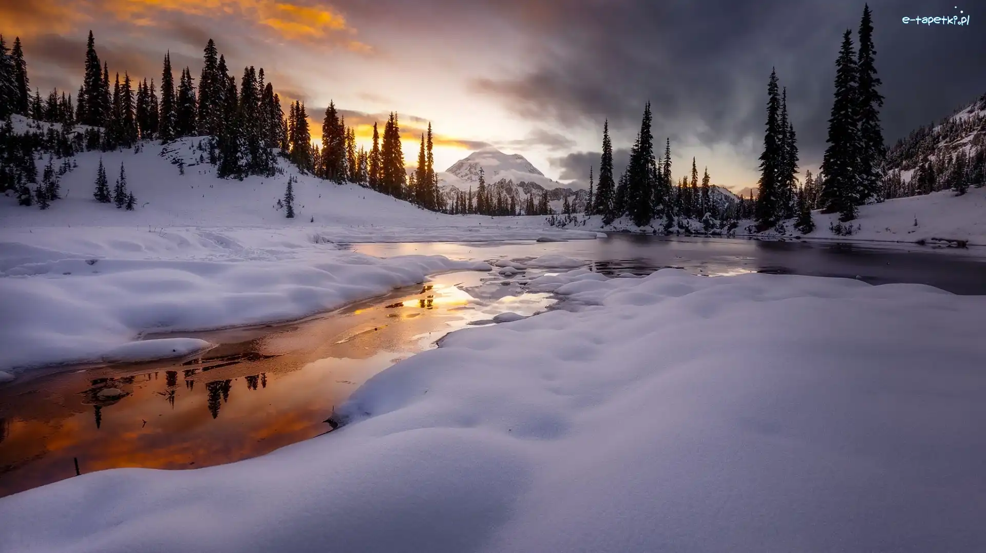 Park Narodowy Mount Rainier, Śnieg, Stany Zjednoczone, Zachód słońca, Góry, Stratowulkan Mount Rainier, Drzewa, Zima, Jezioro Tipsoo Lake, Stan Waszyngton