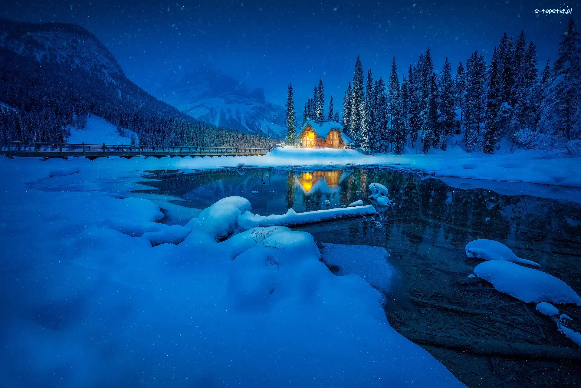 Góry, Most, Jezioro Emerald Lake, Park Narodowy Yoho, Zima, Kanada, Prowincja Kolumbia Brytyjska, Dom, Las