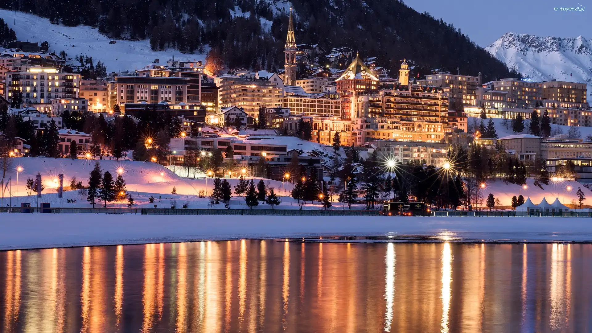 Miejscowość, Oświetlona, Jezioro St. Moritz, Domy, Zima, Szwajcaria, Kanton Gryzonia, Wieczór, Sankt Moritz