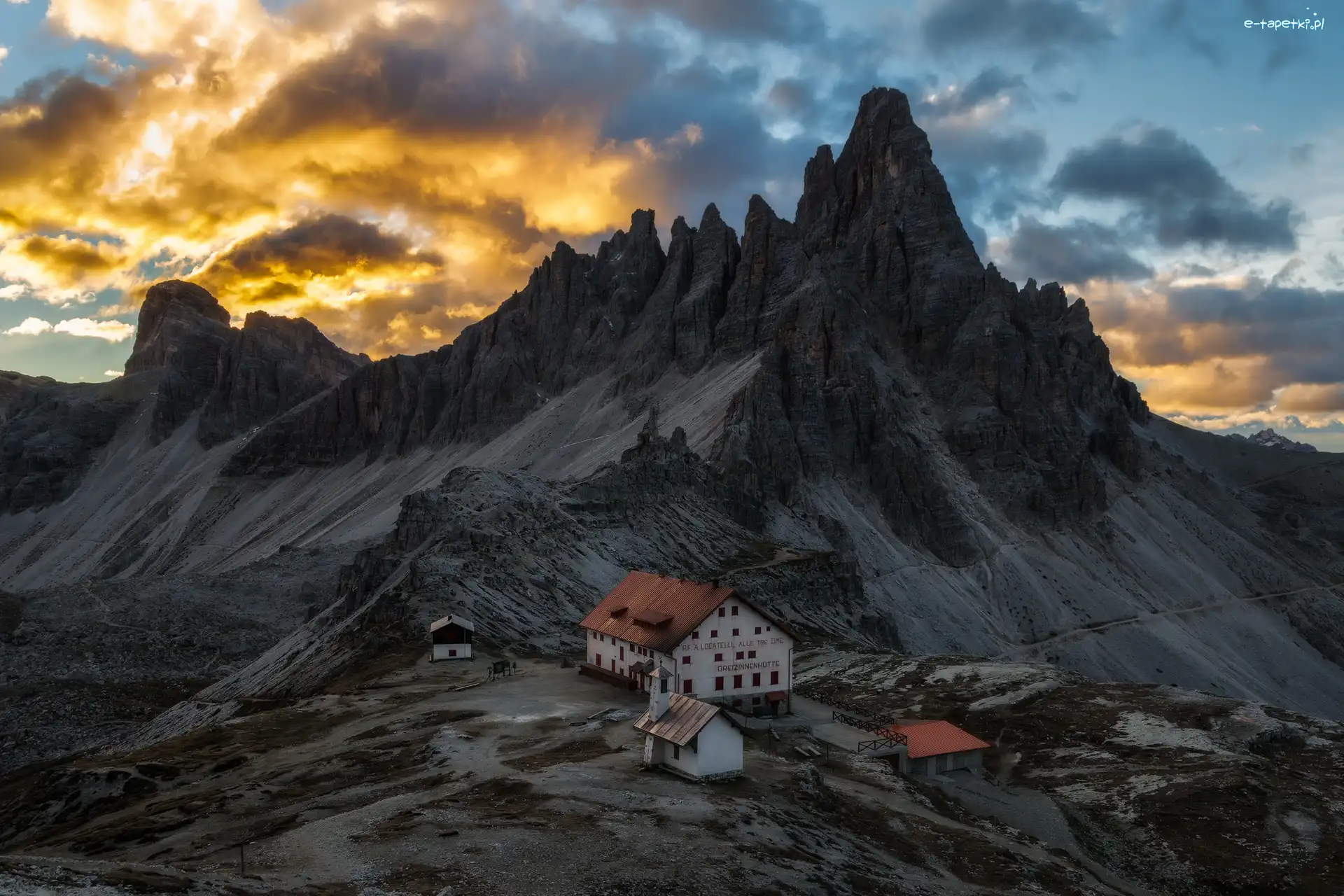 Chmury, Masyw Tre Cime di Lavaredo, Domy, Włochy, Dolomity, Góry
