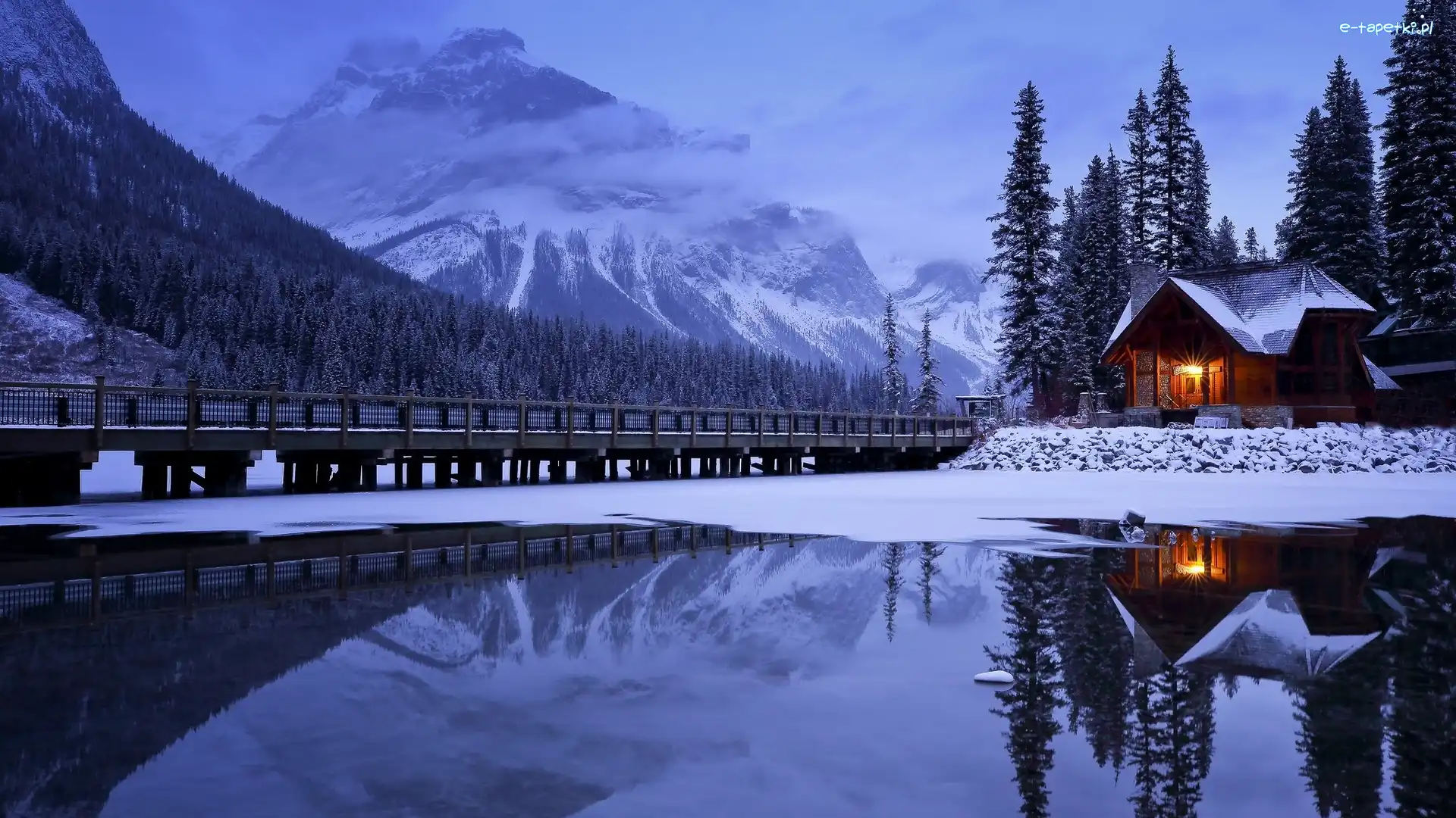 Góry, Most, Jezioro Emerald Lake, Park Narodowy Yoho, Zima, Kanada, Prowincja Kolumbia Brytyjska, Dom, Las