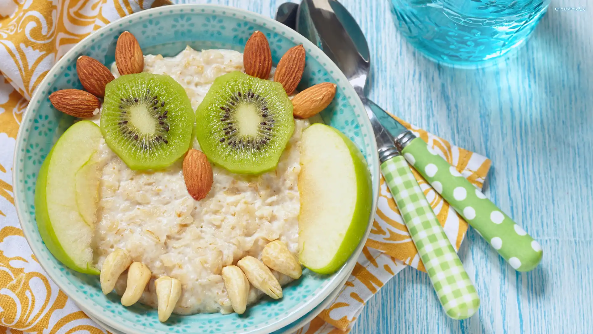 Łyżki, Kiwi, Jabłka, Sowa, Owsianka, Miseczka, Migdały