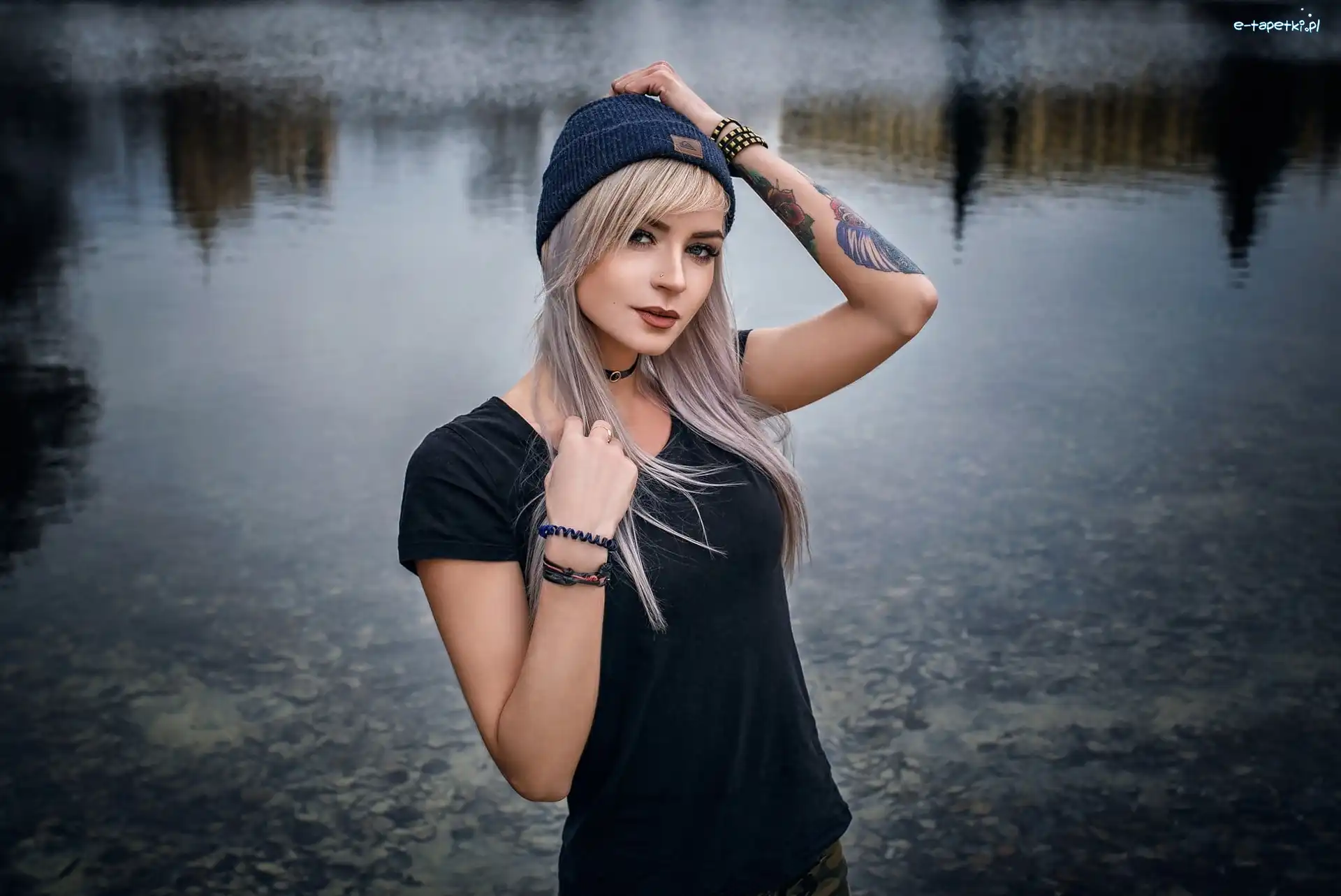 Bluzka, Tatuaż, Biżuteria, Blondynka, Kobieta, Czarna, Czapka