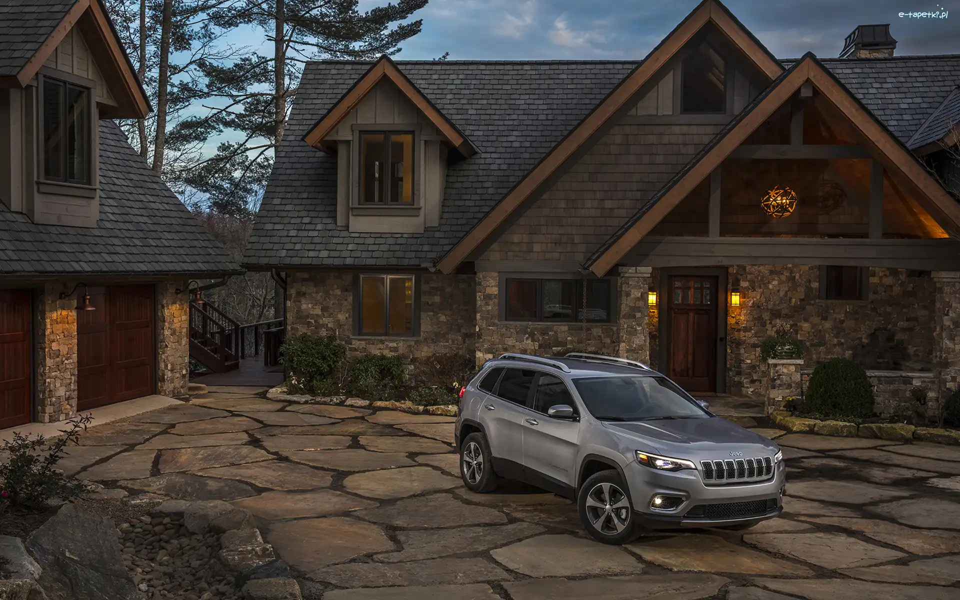 Dom, Jeep Cherokee Limited Grey