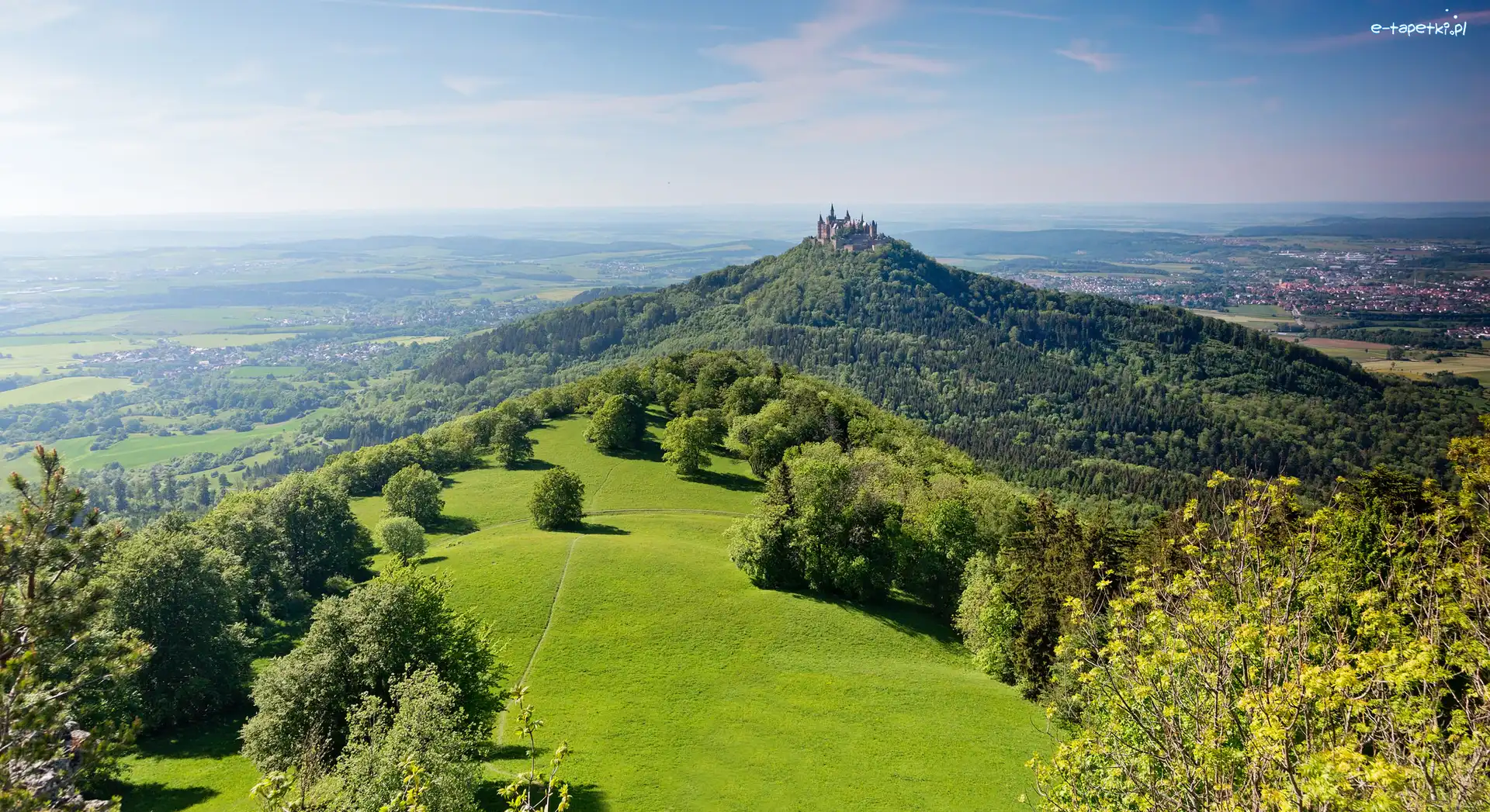Niemcy, Zamek Hohenzollern, Wzgórze, Chmury, Badenia-Wirtembergia, Las, Jesień, Góra Hohenzollern