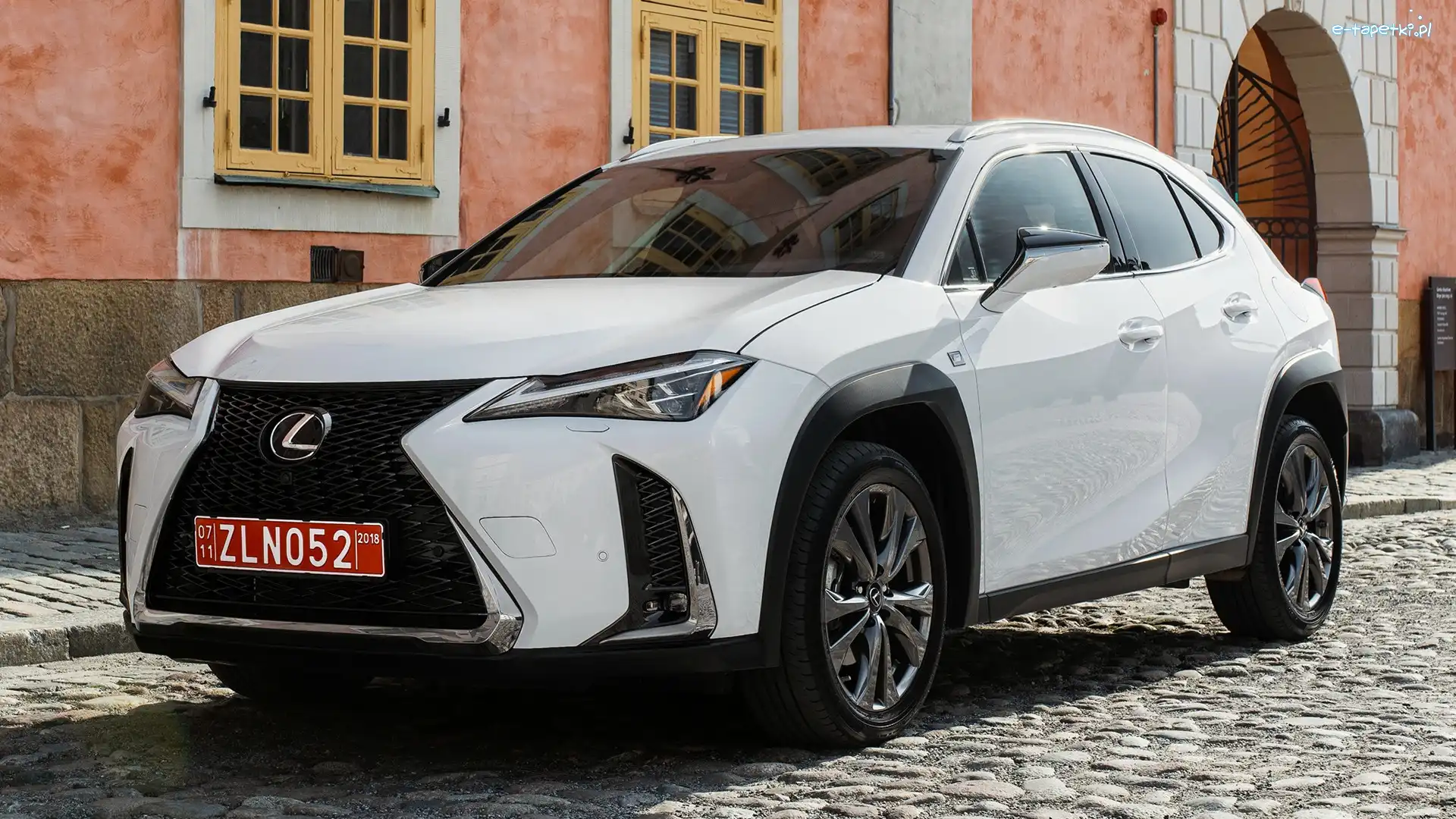 Lexus UX, Biały