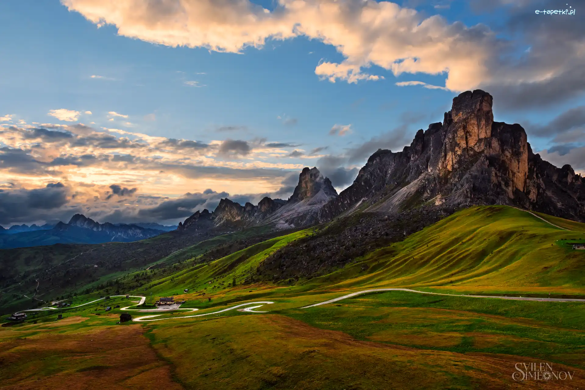 Łąka, Droga, Góry, Passo di Giau, Dolomity, Włochy, Prowincja Belluno, Wzgórza, Chmury