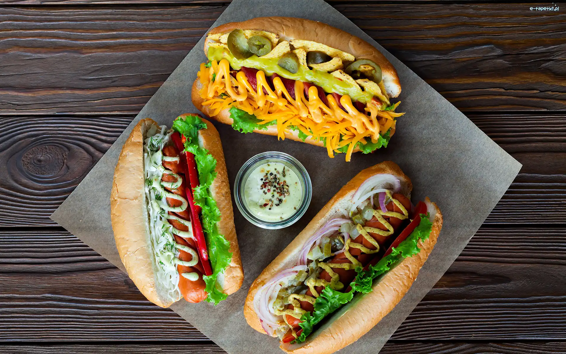 Hot dogi, Trzy, Bułki